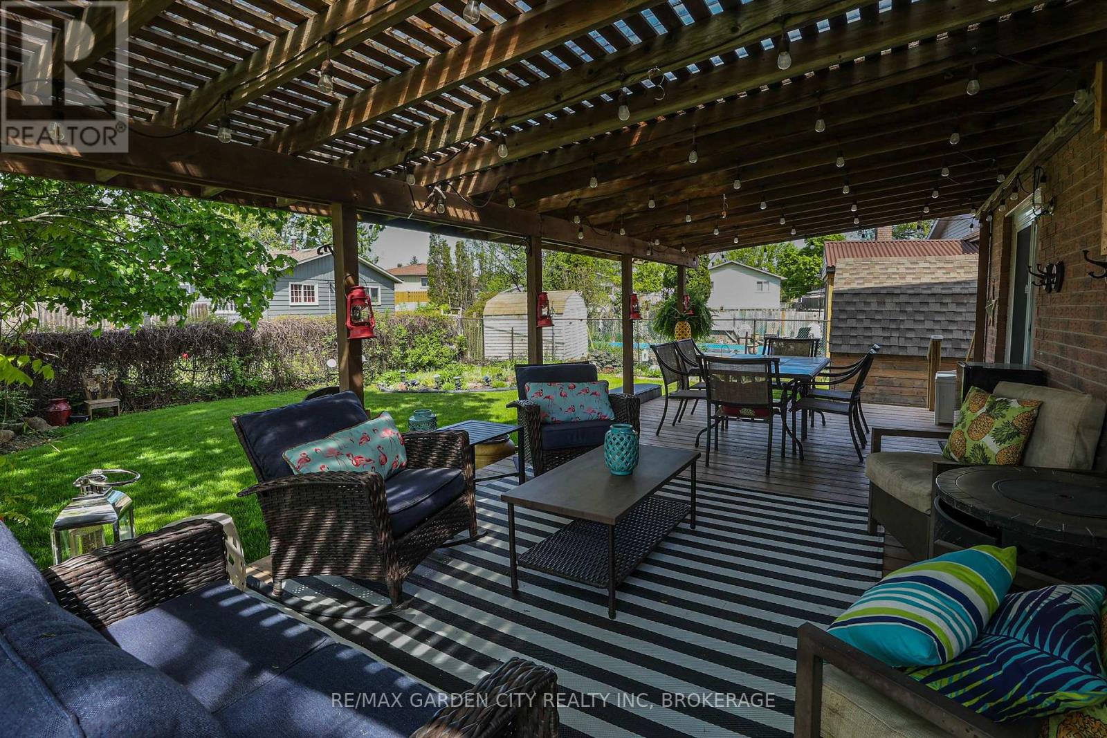 8 Lampman Crescent, Thorold, Ontario  L2V 4K7 - Photo 31 - X12375433