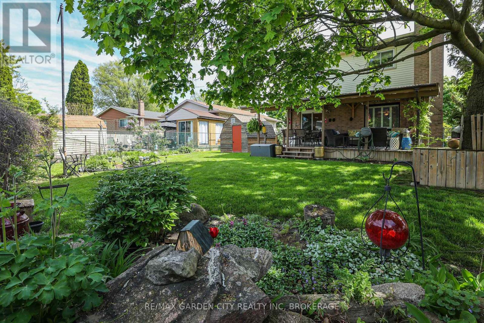 8 Lampman Crescent, Thorold, Ontario  L2V 4K7 - Photo 34 - X12375433
