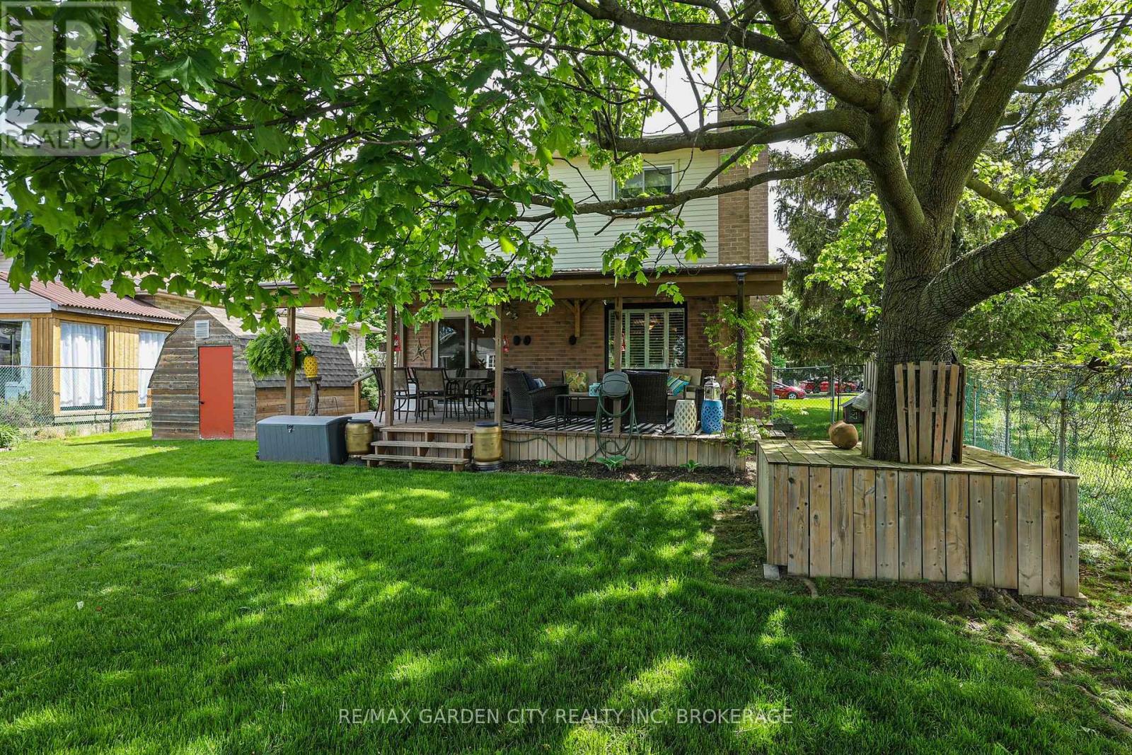 8 Lampman Crescent, Thorold, Ontario  L2V 4K7 - Photo 35 - X12375433