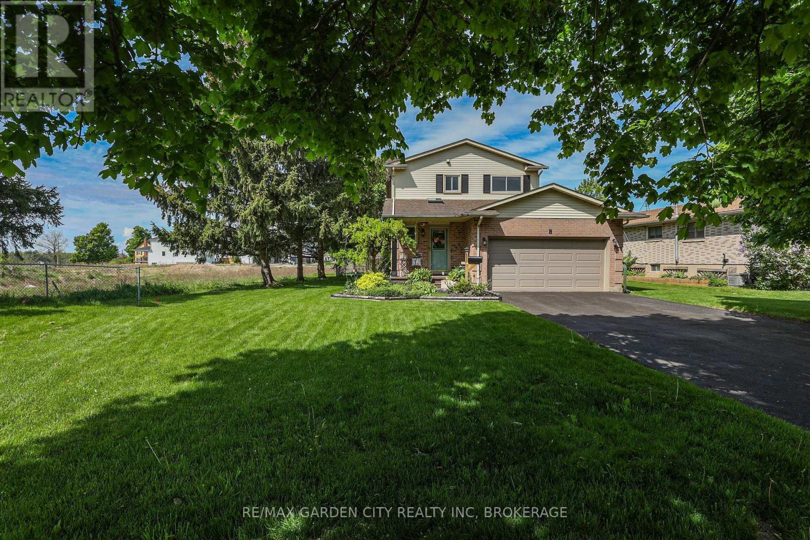 8 Lampman Crescent, Thorold, Ontario  L2V 4K7 - Photo 38 - X12375433