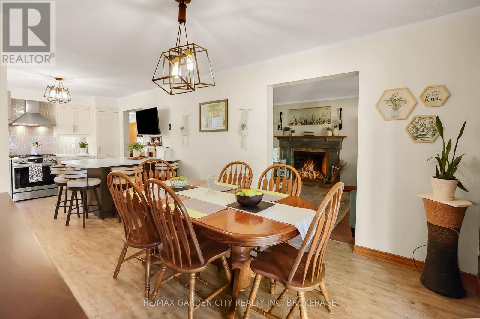 8 Lampman Crescent, Thorold, Ontario  L2V 4K7 - Photo 7 - X12375433