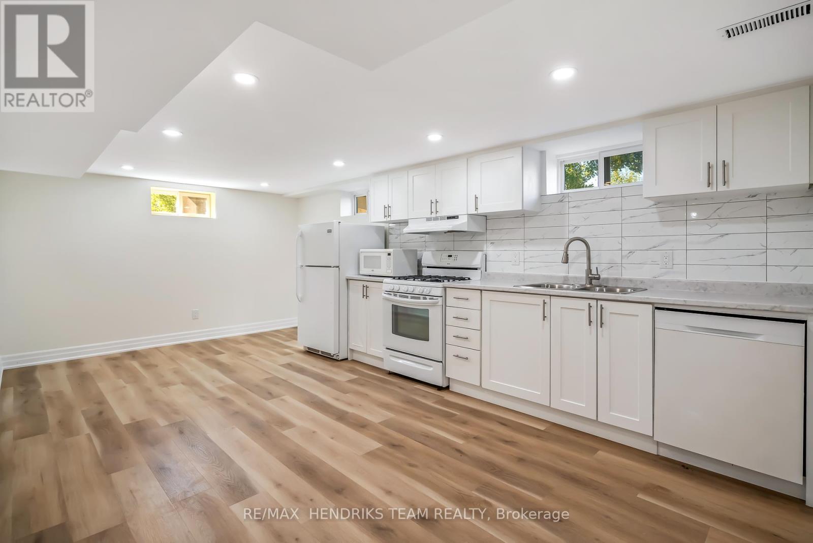 37 Coronation Boulevard, St. Catharines, Ontario  L2S 2V2 - Photo 20 - X12375475