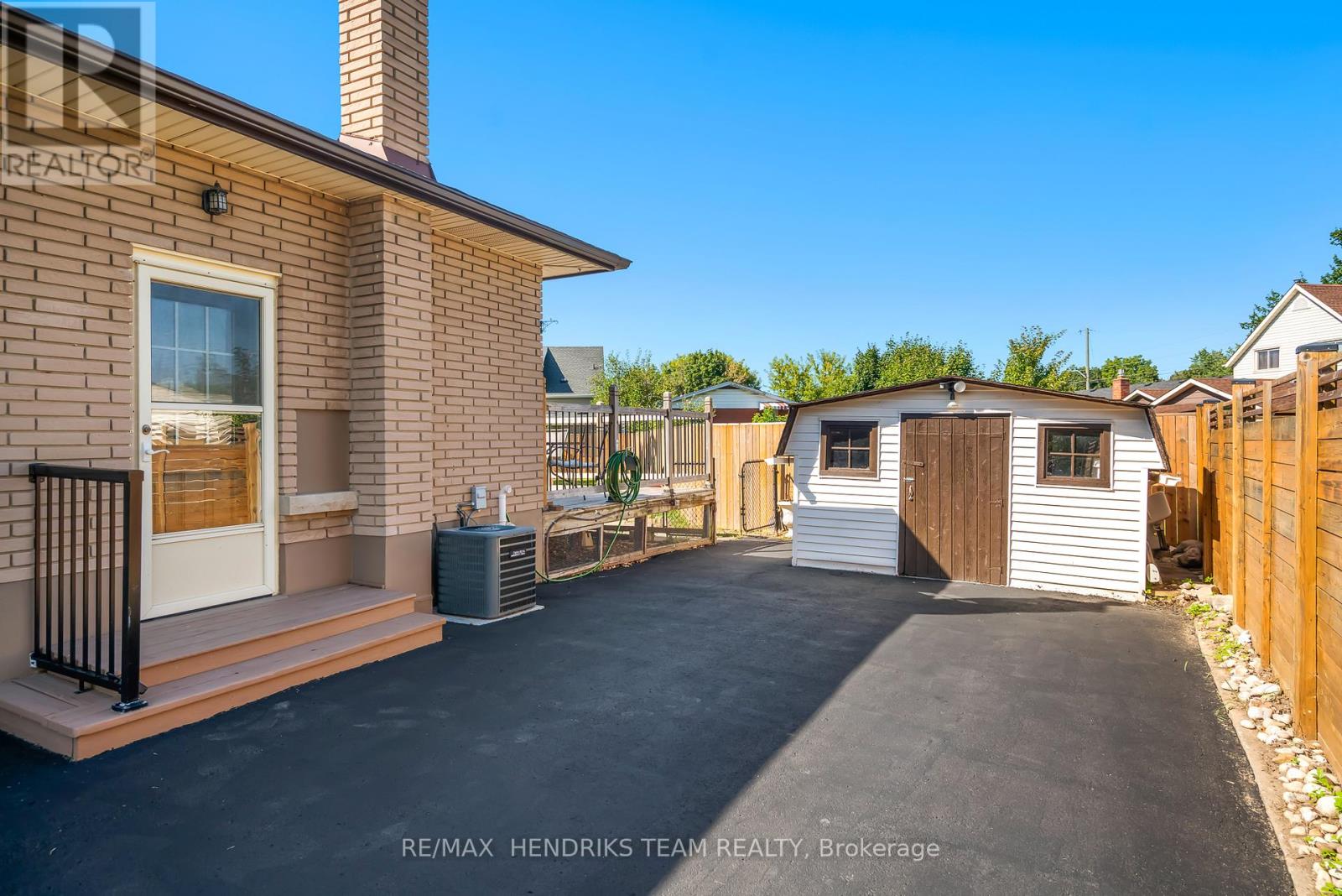 37 Coronation Boulevard, St. Catharines, Ontario  L2S 2V2 - Photo 3 - X12375475