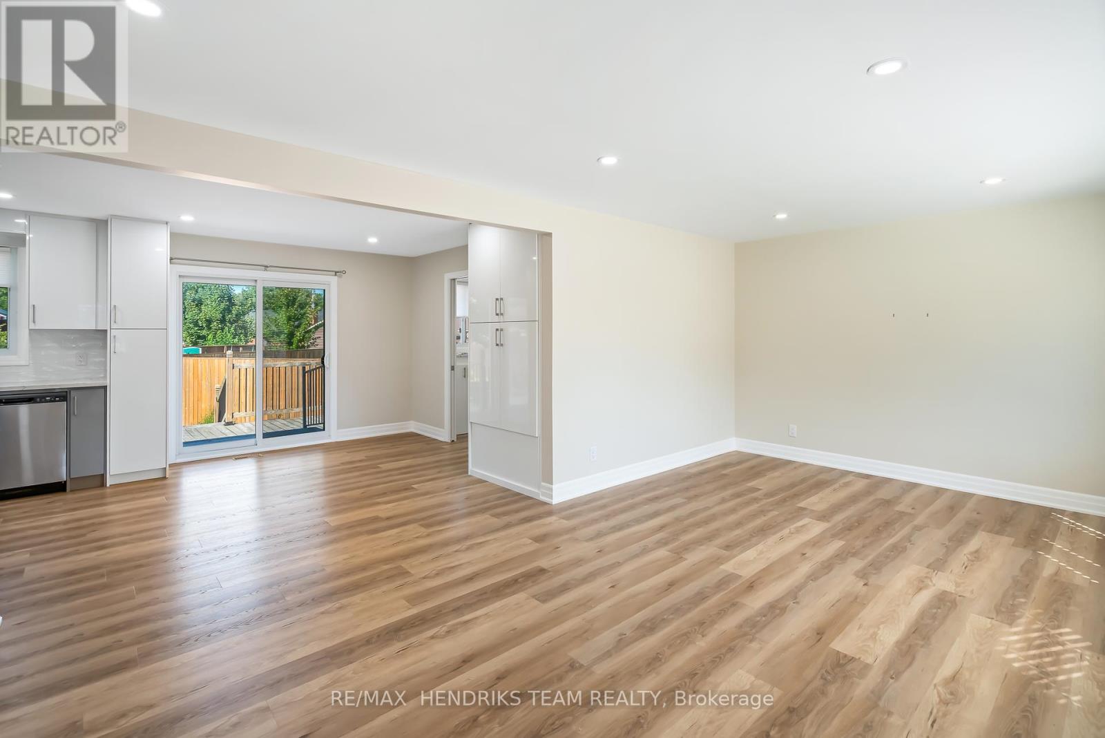 37 Coronation Boulevard, St. Catharines, Ontario  L2S 2V2 - Photo 6 - X12375475