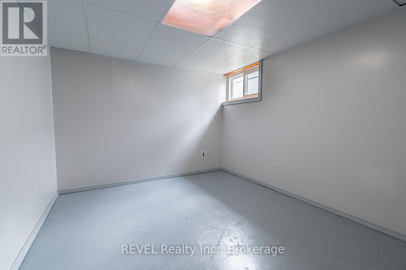 181 Cross Street, Port Colborne, Ontario  L3K 1L7 - Photo 39 - X12377826