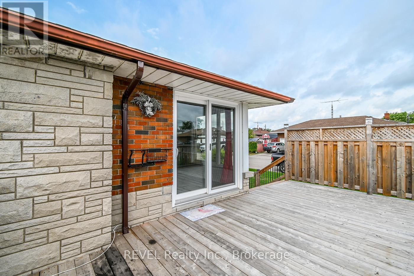 181 Cross Street, Port Colborne, Ontario  L3K 1L7 - Photo 48 - X12377826