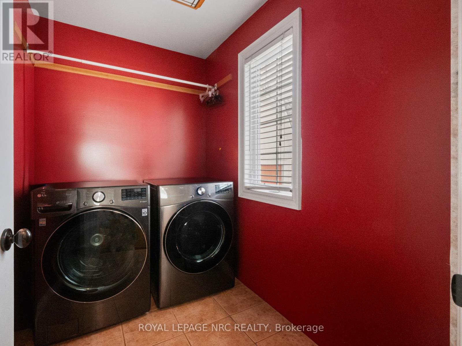 3920 Main Street, Niagara Falls, Ontario  L2G 6B6 - Photo 19 - X12377940