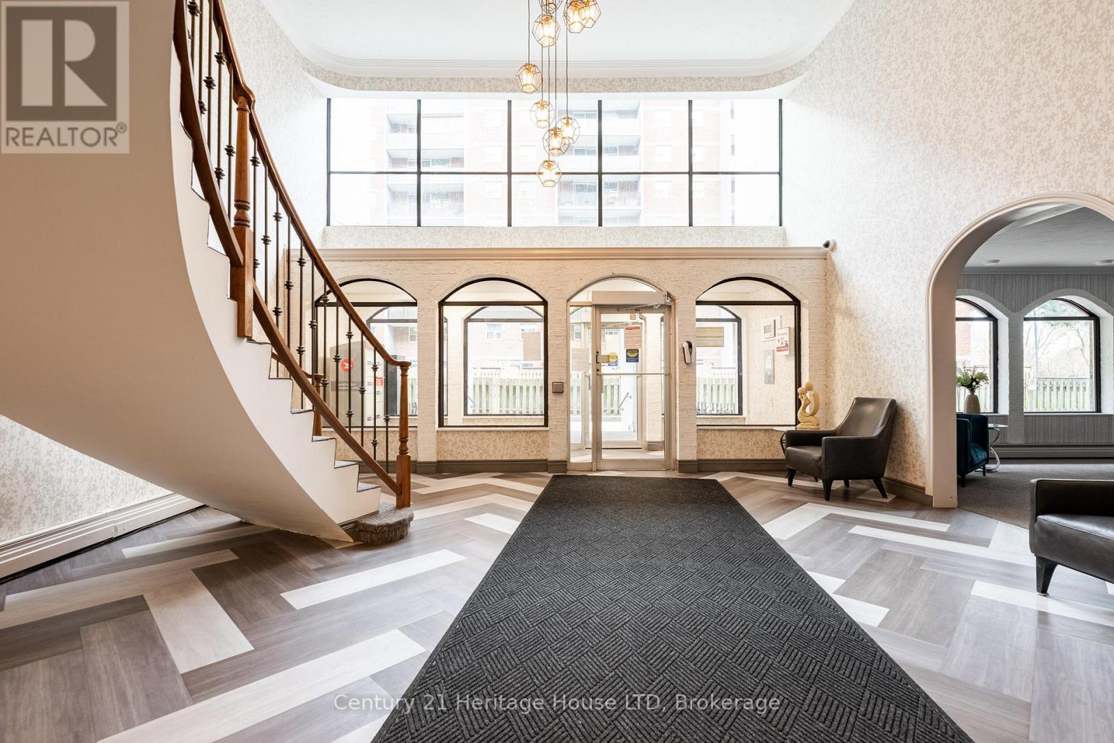 303 - 359 Geneva Street, St. Catharines, Ontario  L2N 2G5 - Photo 2 - X12380529