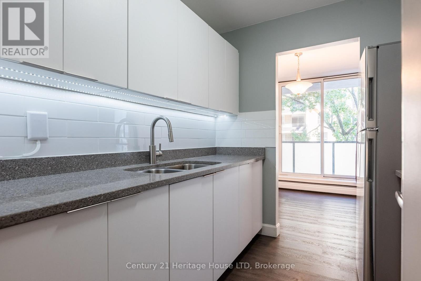 303 - 359 Geneva Street, St. Catharines, Ontario  L2N 2G5 - Photo 5 - X12380529