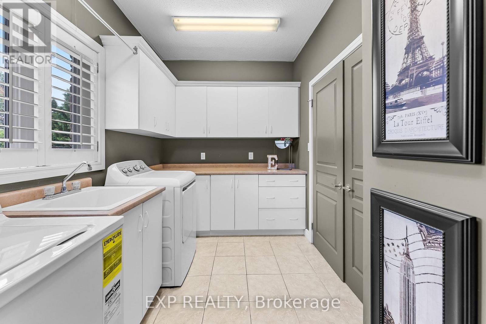 7847 Cathedral Drive, Niagara Falls (Mt. Carmel), Ontario  L2H 2Z3 - Photo 10 - X12381646