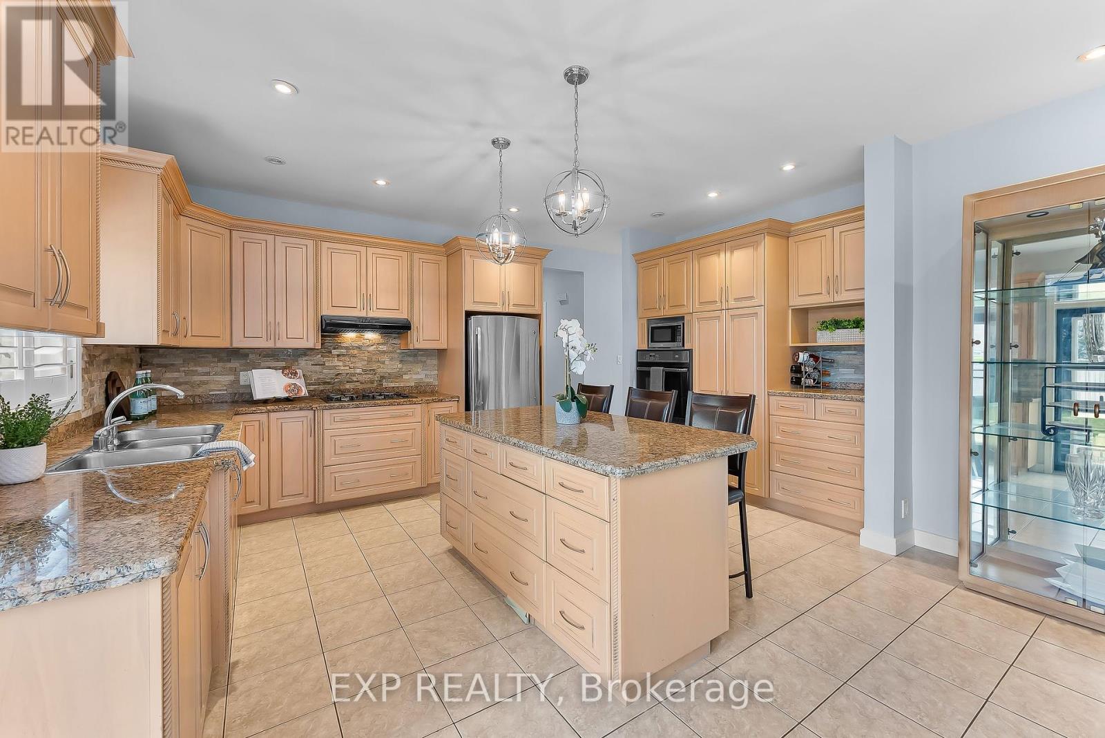 7847 Cathedral Drive, Niagara Falls (Mt. Carmel), Ontario  L2H 2Z3 - Photo 14 - X12381646