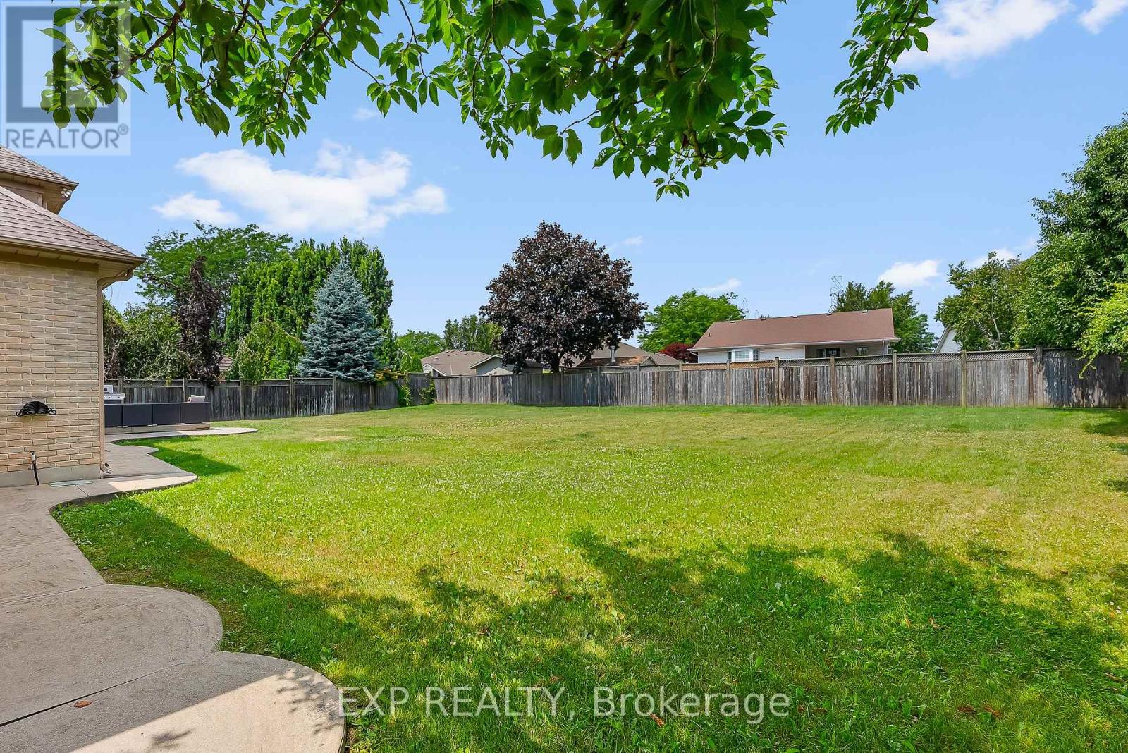 7847 Cathedral Drive, Niagara Falls (Mt. Carmel), Ontario  L2H 2Z3 - Photo 38 - X12381646