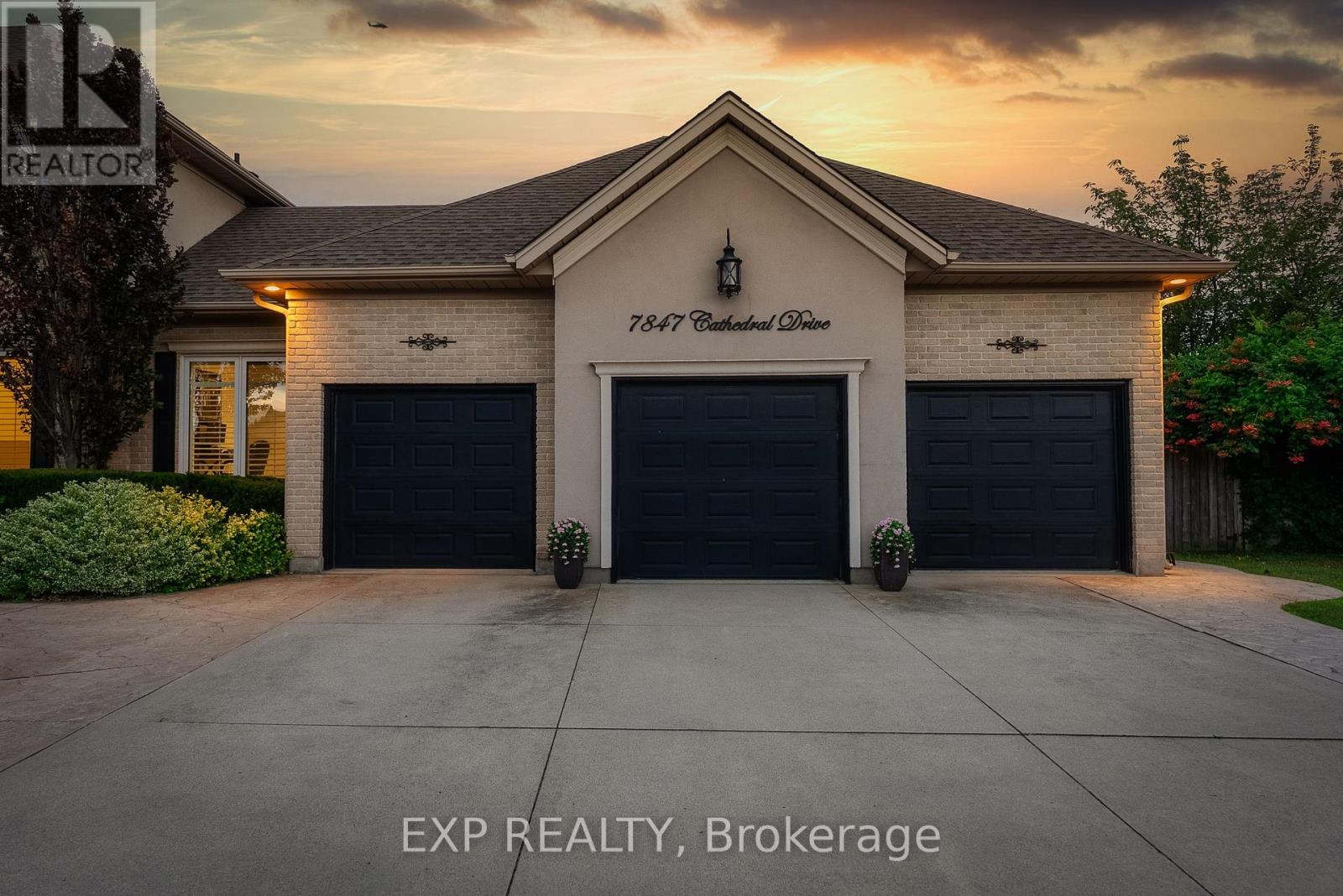 7847 Cathedral Drive, Niagara Falls (Mt. Carmel), Ontario  L2H 2Z3 - Photo 46 - X12381646