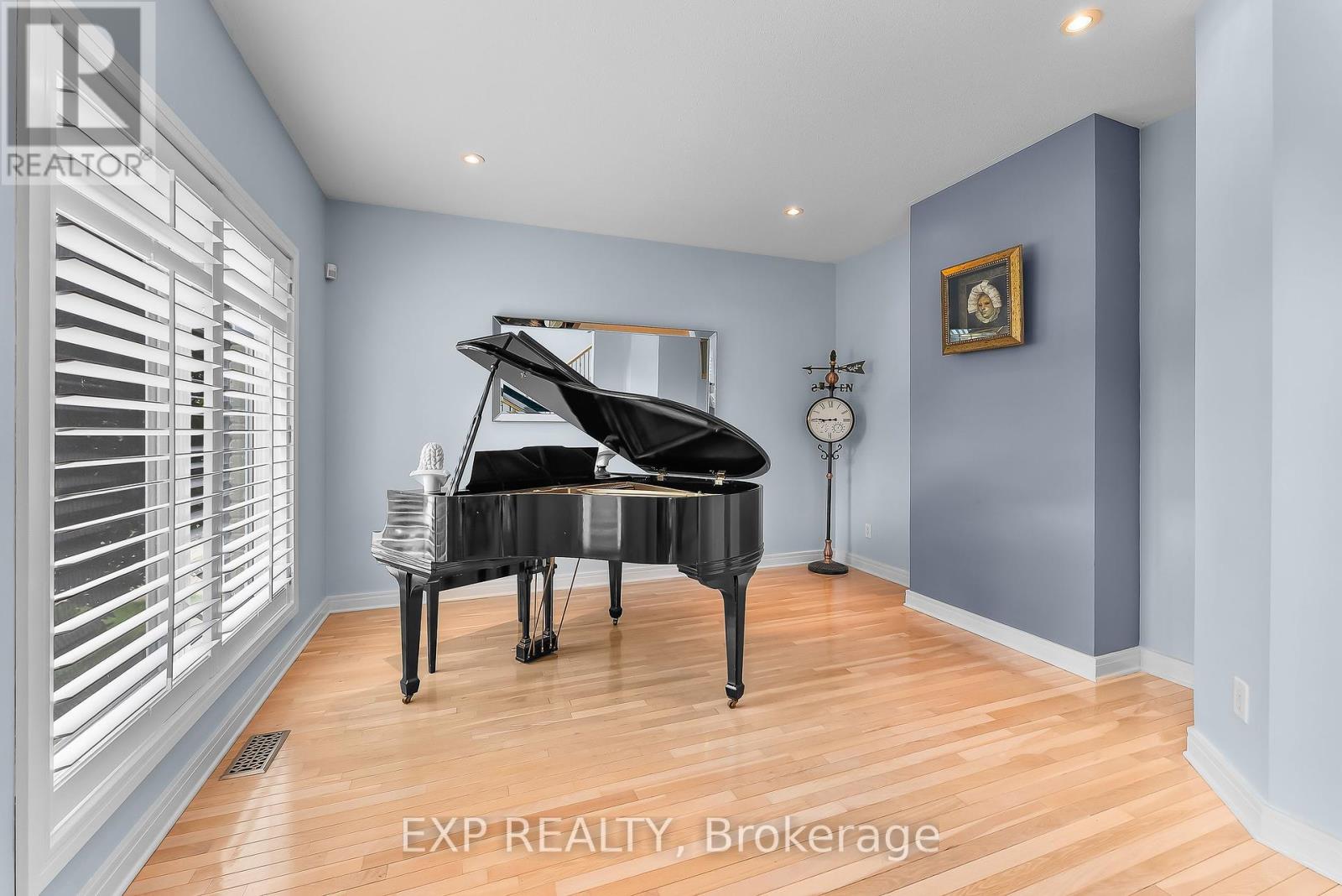 7847 Cathedral Drive, Niagara Falls (Mt. Carmel), Ontario  L2H 2Z3 - Photo 5 - X12381646