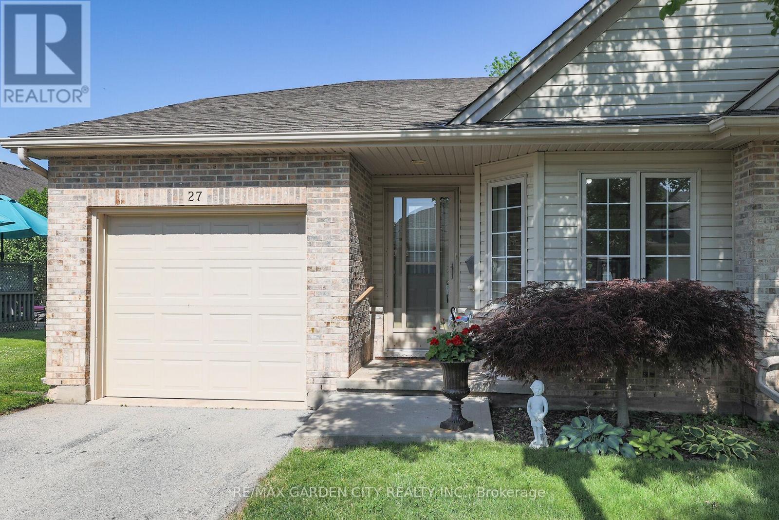 27 - 303 CENTRAL AVENUE, Grimsby, Ontario