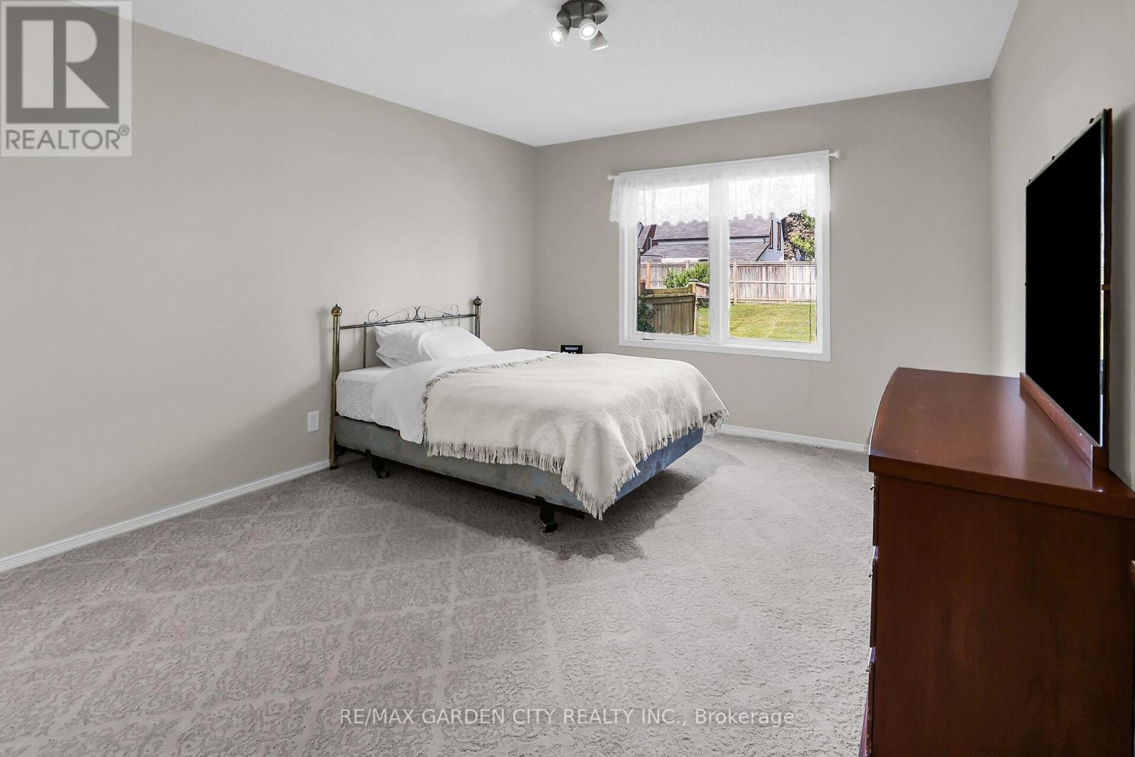 27 - 303 Central Avenue, Grimsby, Ontario  L3M 5L7 - Photo 14 - X12383719