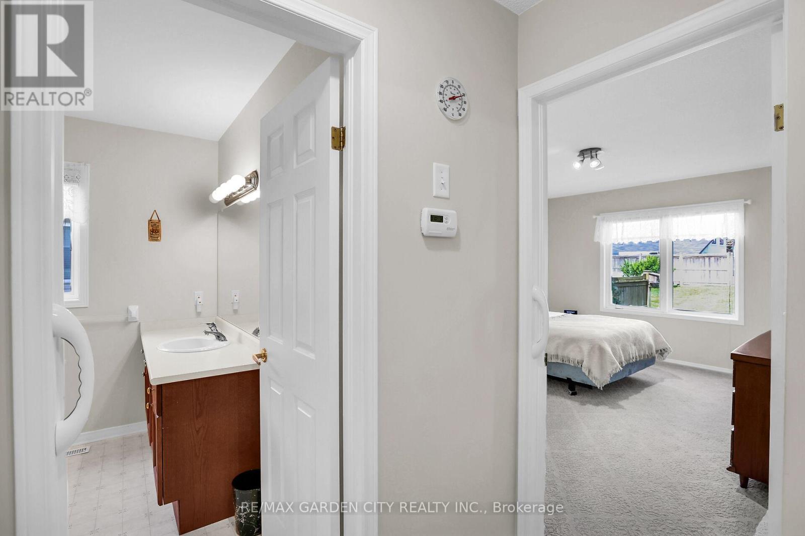 27 - 303 Central Avenue, Grimsby, Ontario  L3M 5L7 - Photo 16 - X12383719