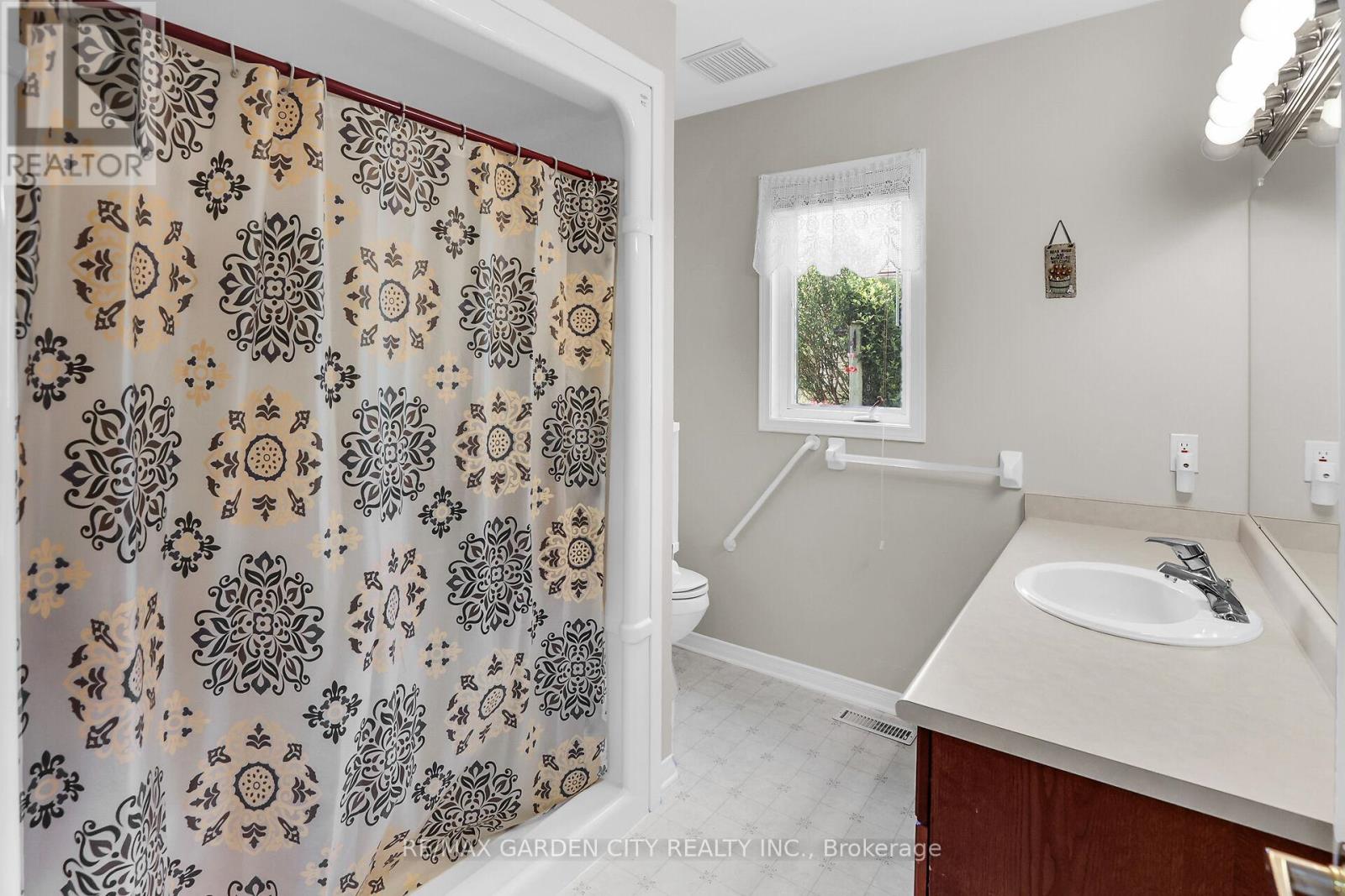 27 - 303 Central Avenue, Grimsby, Ontario  L3M 5L7 - Photo 17 - X12383719