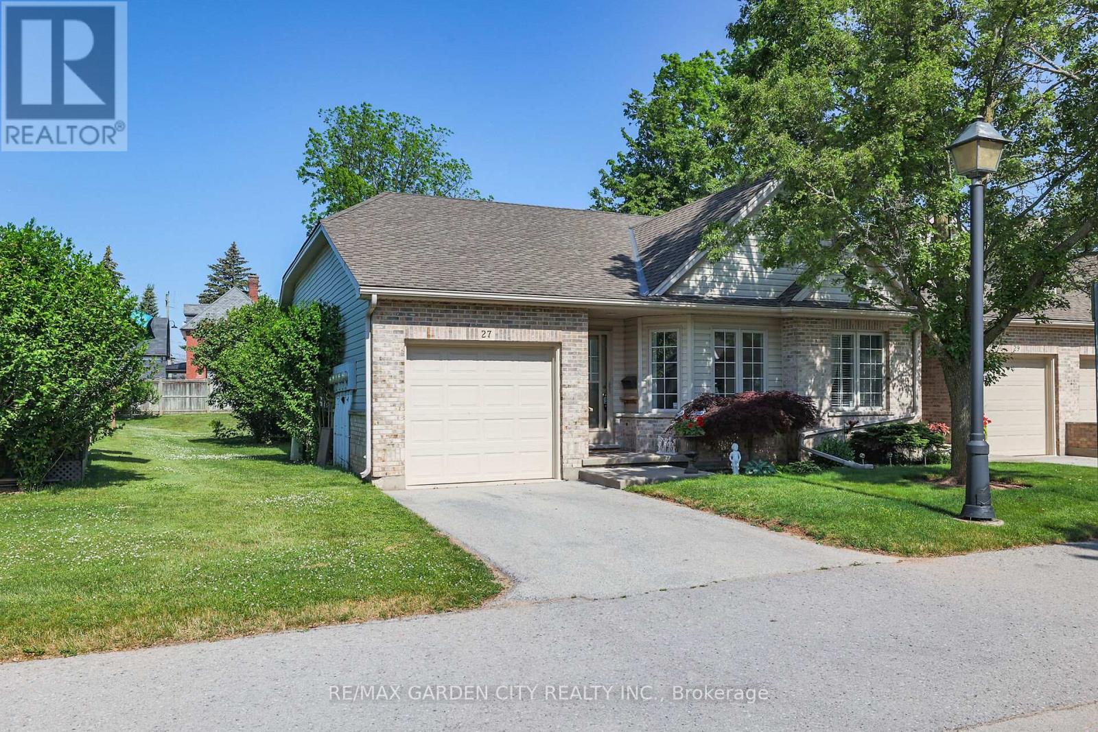 27 - 303 Central Avenue, Grimsby, Ontario  L3M 5L7 - Photo 2 - X12383719