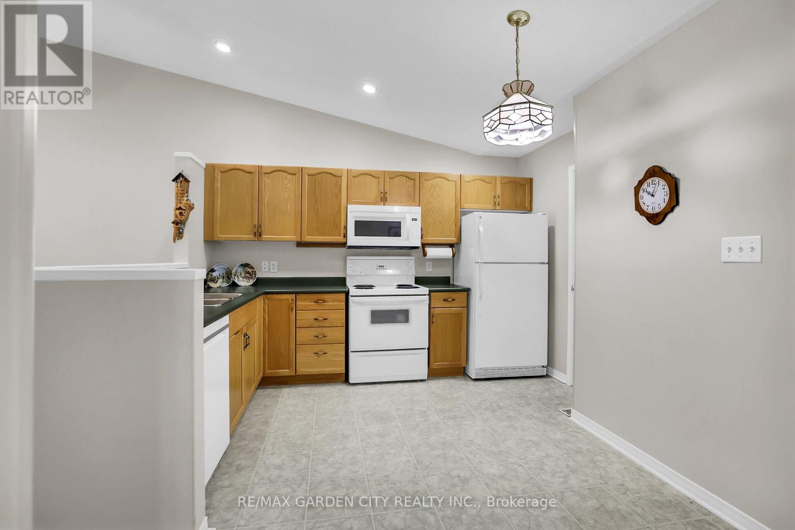 27 - 303 Central Avenue, Grimsby, Ontario  L3M 5L7 - Photo 6 - X12383719