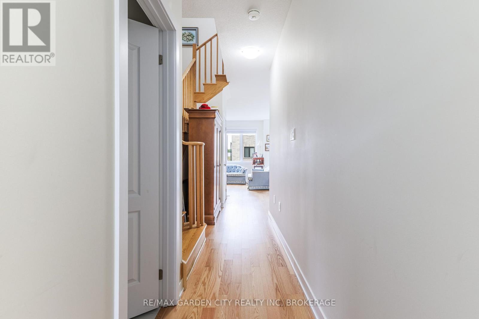 73 Keelson Street, Welland, Ontario  L2B 0M4 - Photo 3 - X12390907
