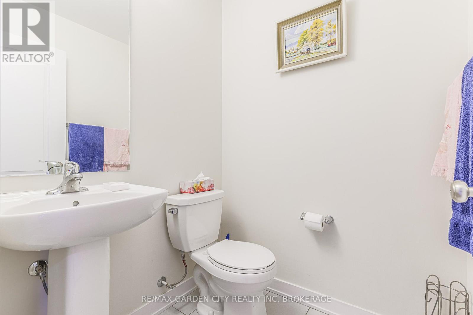 73 Keelson Street, Welland, Ontario  L2B 0M4 - Photo 4 - X12390907