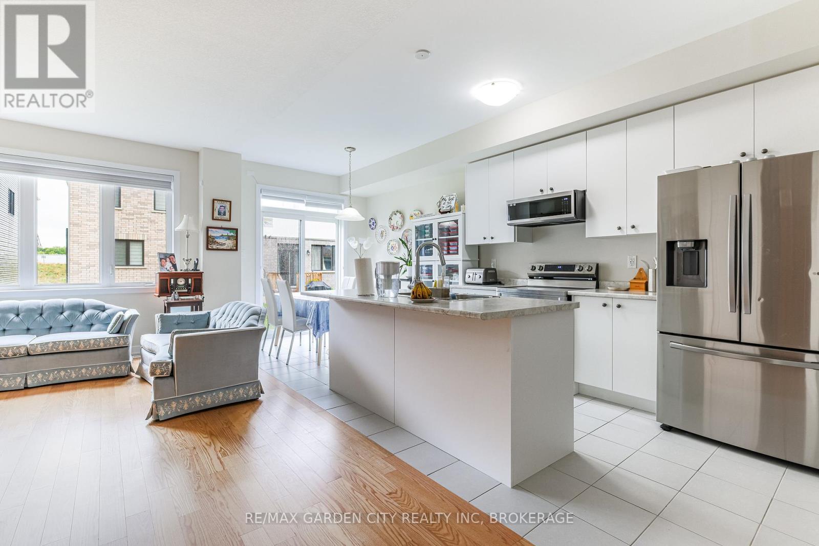 73 Keelson Street, Welland, Ontario  L2B 0M4 - Photo 5 - X12390907