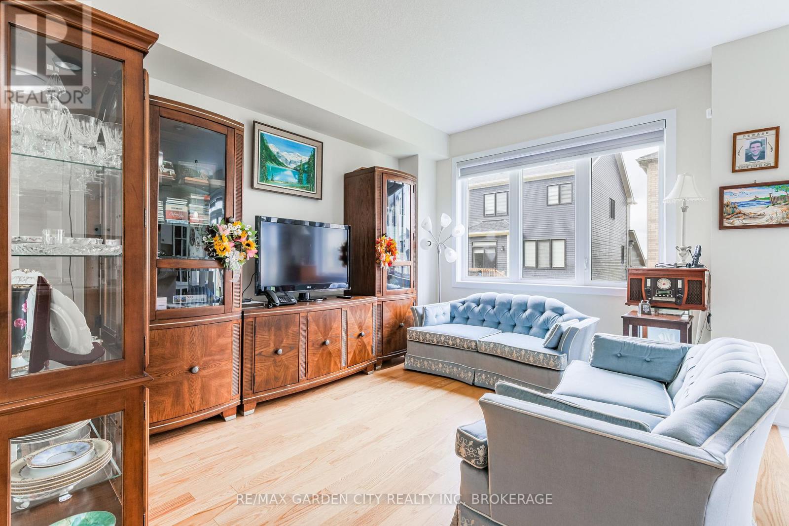 73 Keelson Street, Welland, Ontario  L2B 0M4 - Photo 8 - X12390907