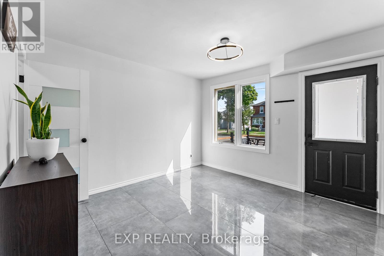 249 Wallace Avenue S, Welland (Lincoln/crowland), Ontario  L3B 1R7 - Photo 13 - X12391686