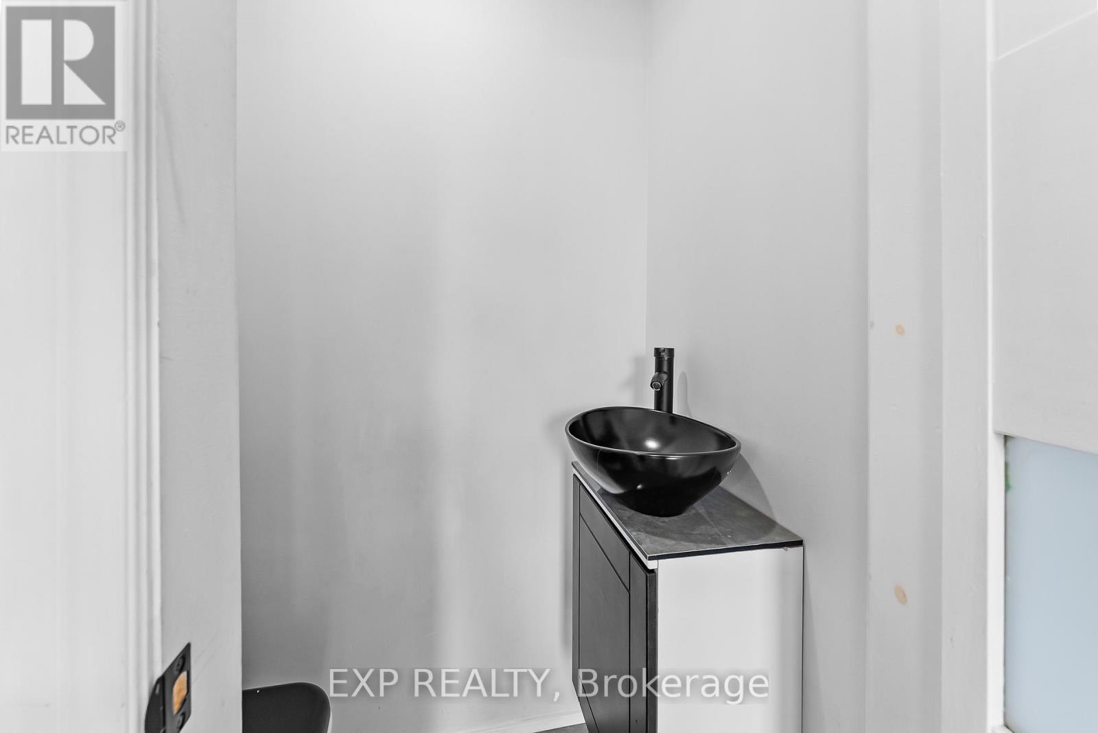 249 Wallace Avenue S, Welland (Lincoln/crowland), Ontario  L3B 1R7 - Photo 15 - X12391686