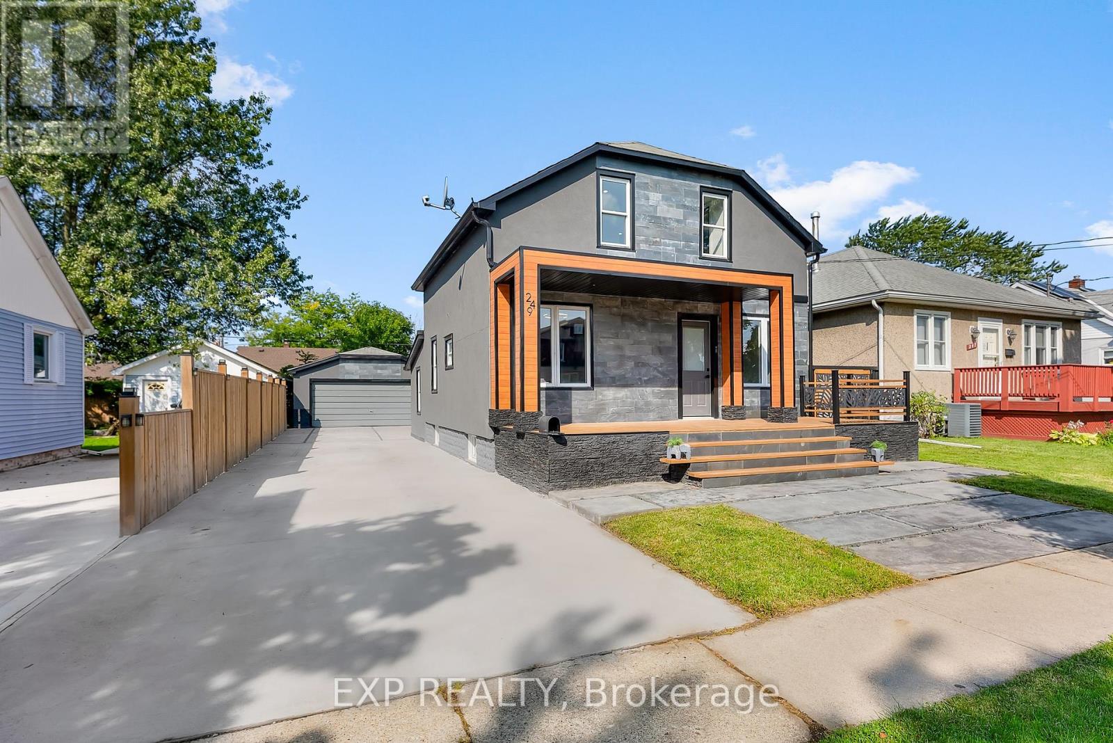 249 Wallace Avenue S, Welland (Lincoln/crowland), Ontario  L3B 1R7 - Photo 2 - X12391686