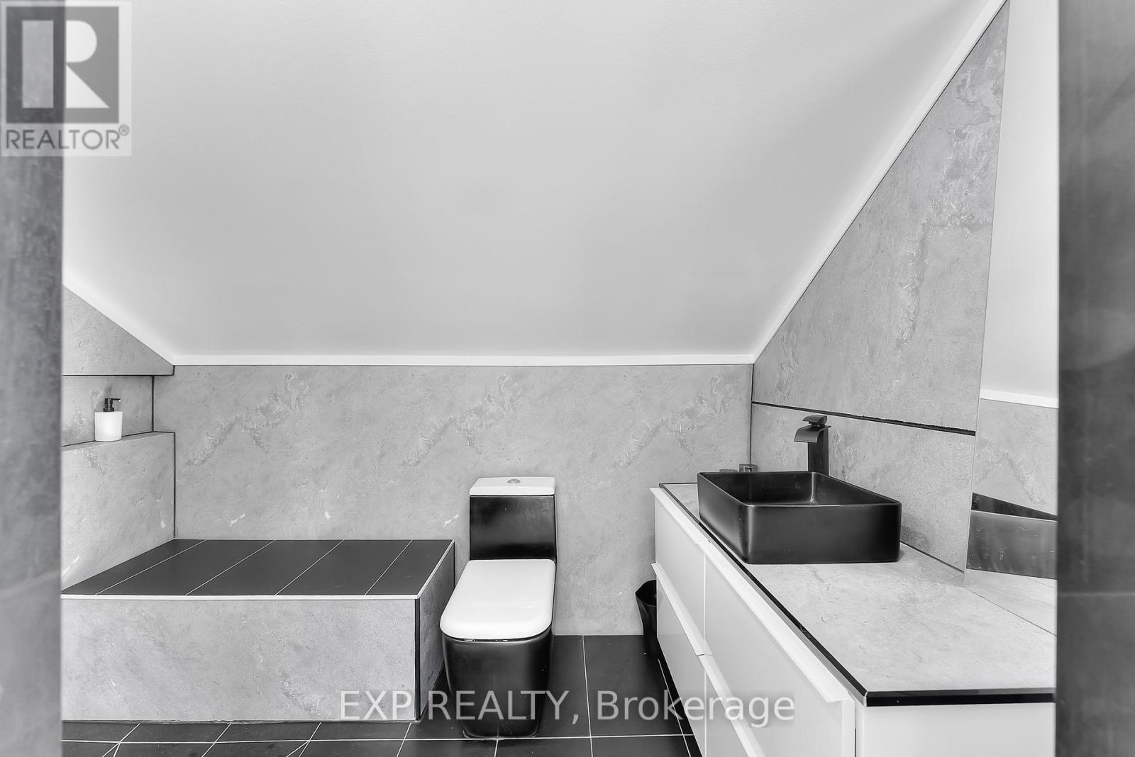 249 Wallace Avenue S, Welland (Lincoln/crowland), Ontario  L3B 1R7 - Photo 22 - X12391686