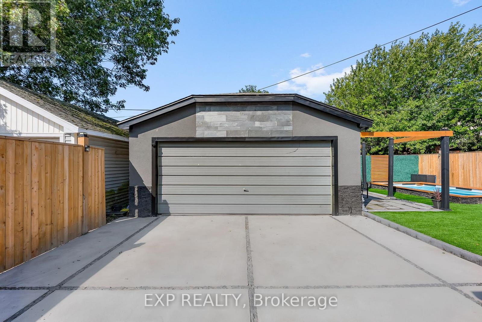 249 Wallace Avenue S, Welland (Lincoln/crowland), Ontario  L3B 1R7 - Photo 6 - X12391686