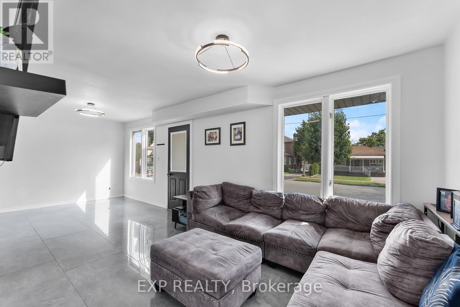 249 Wallace Avenue S, Welland (Lincoln/crowland), Ontario  L3B 1R7 - Photo 9 - X12391686