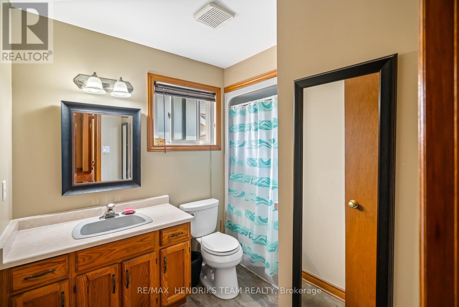 3688 Cardinal Drive, Niagara Falls, Ontario  L2H 2Y1 - Photo 15 - X12394140