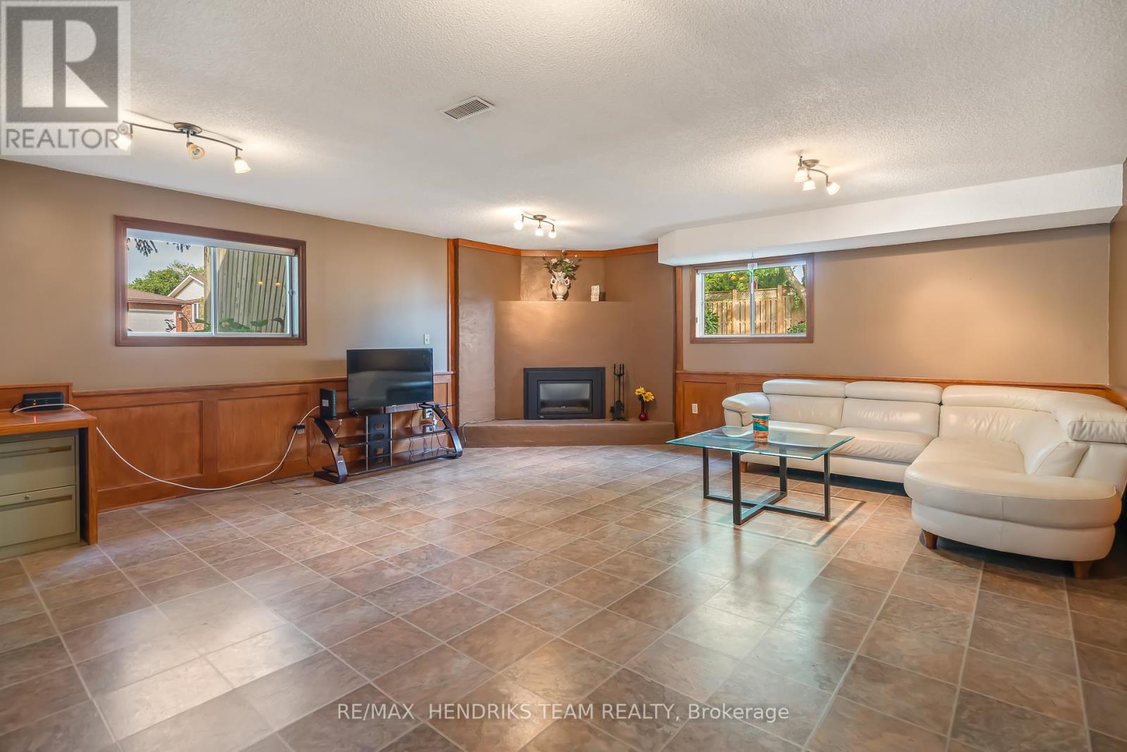 3688 Cardinal Drive, Niagara Falls, Ontario  L2H 2Y1 - Photo 19 - X12394140