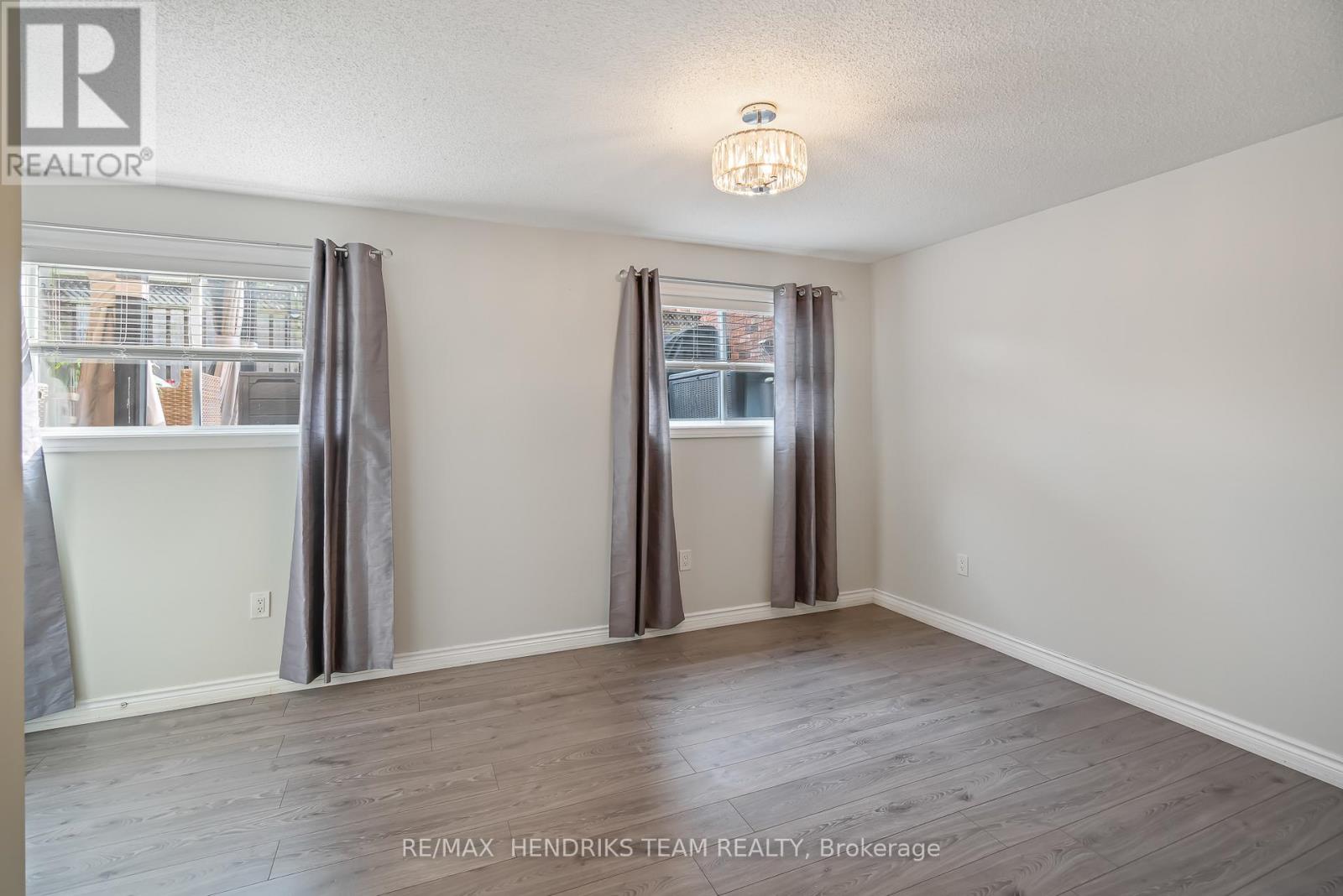 3688 Cardinal Drive, Niagara Falls, Ontario  L2H 2Y1 - Photo 21 - X12394140