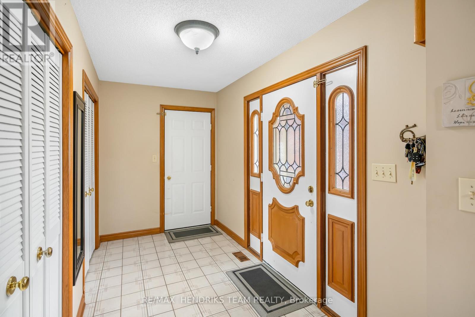 3688 Cardinal Drive, Niagara Falls, Ontario  L2H 2Y1 - Photo 3 - X12394140