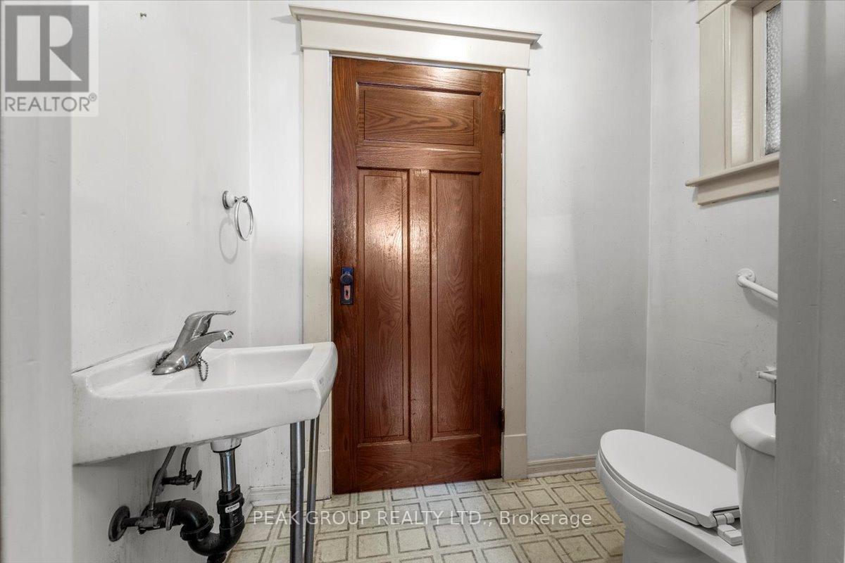 5212 Bridge Street, Niagara Falls, Ontario  L2E 2T3 - Photo 10 - X12394713