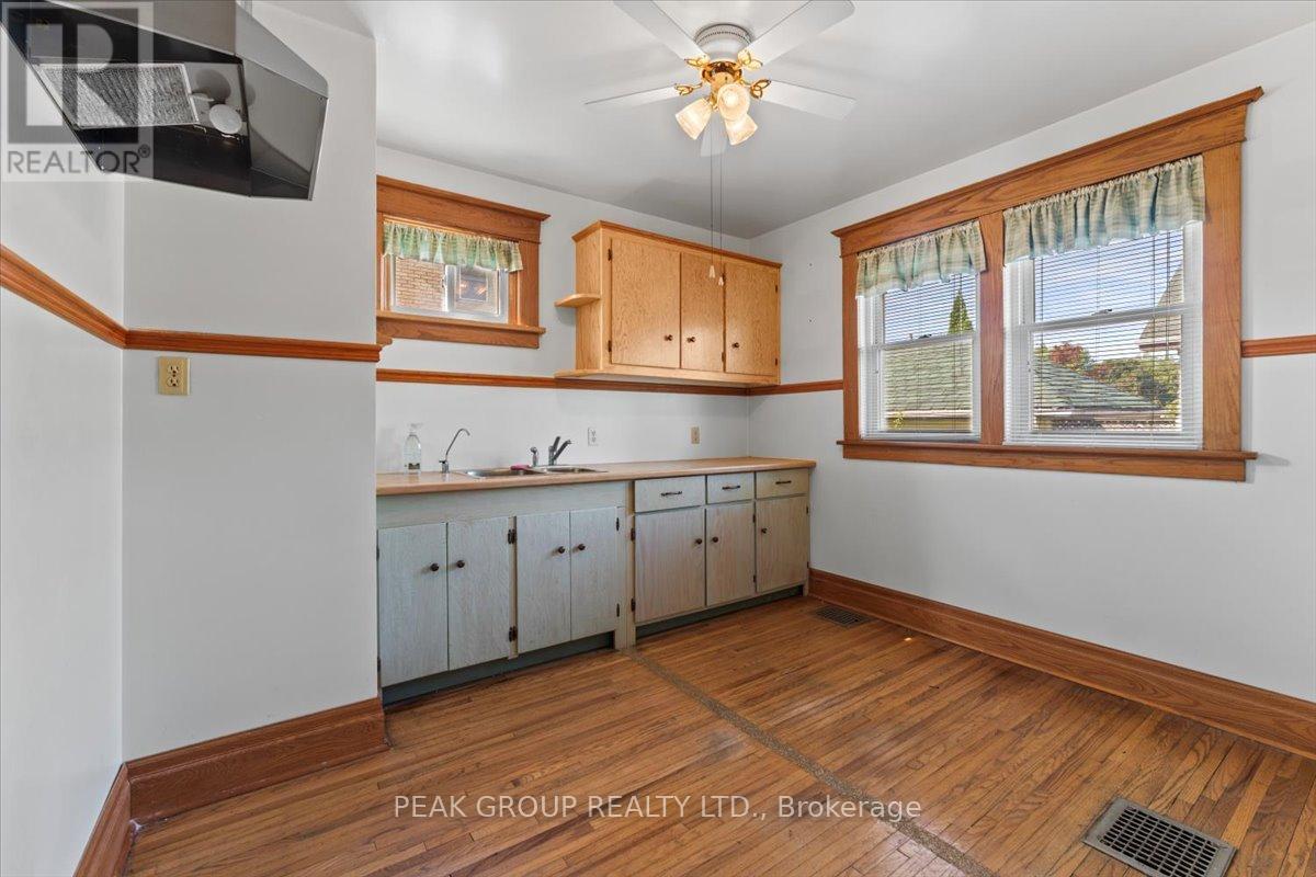 5212 Bridge Street, Niagara Falls, Ontario  L2E 2T3 - Photo 11 - X12394713