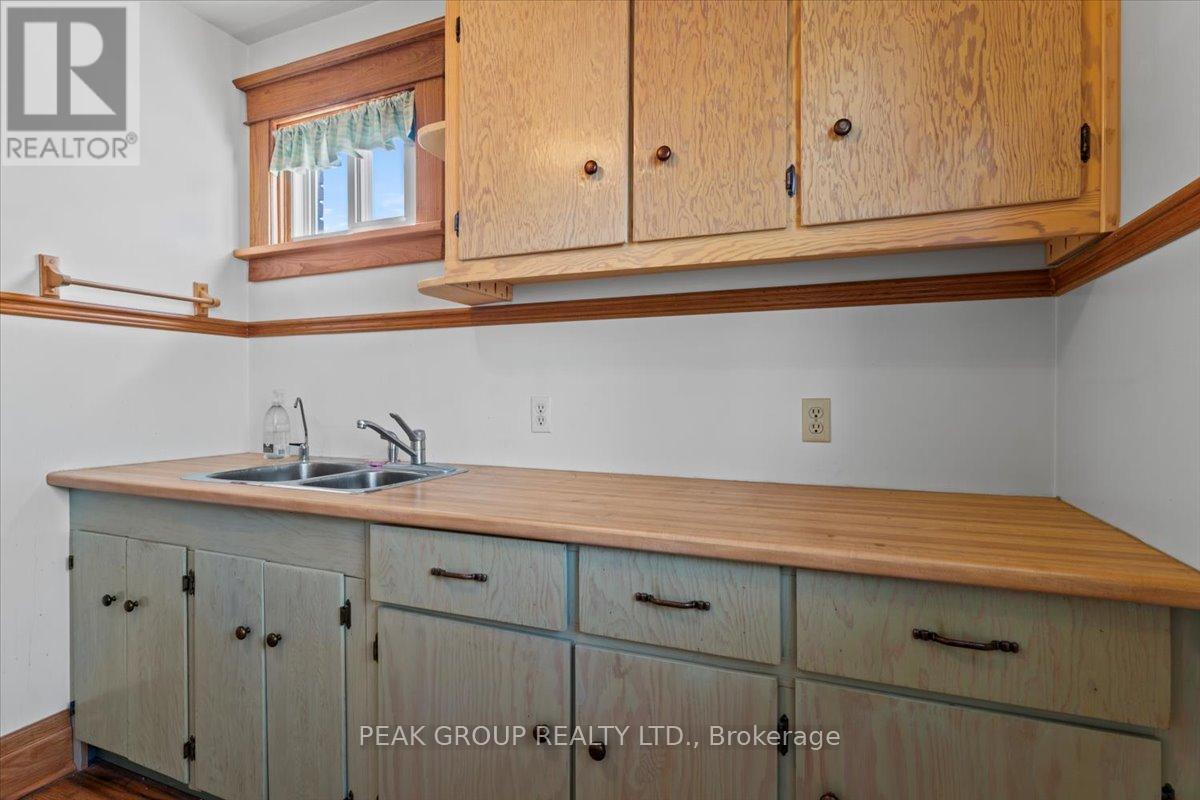 5212 Bridge Street, Niagara Falls, Ontario  L2E 2T3 - Photo 12 - X12394713