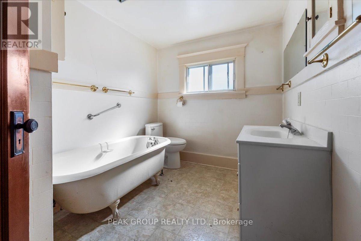 5212 Bridge Street, Niagara Falls, Ontario  L2E 2T3 - Photo 19 - X12394713