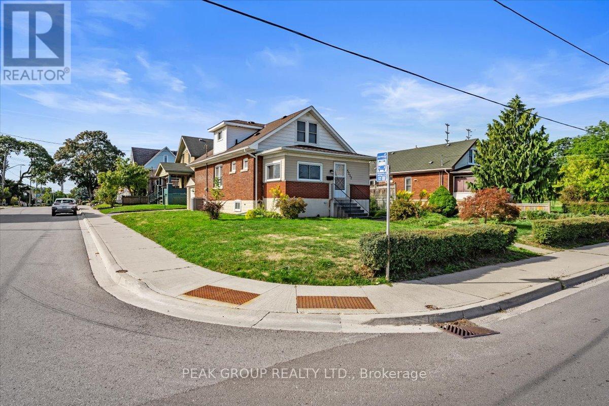 5212 Bridge Street, Niagara Falls, Ontario  L2E 2T3 - Photo 2 - X12394713