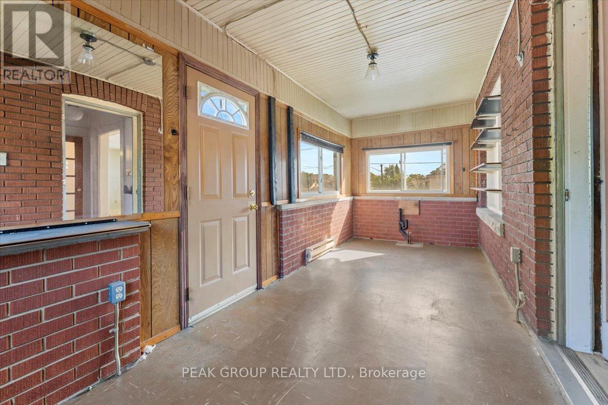 5212 Bridge Street, Niagara Falls, Ontario  L2E 2T3 - Photo 5 - X12394713