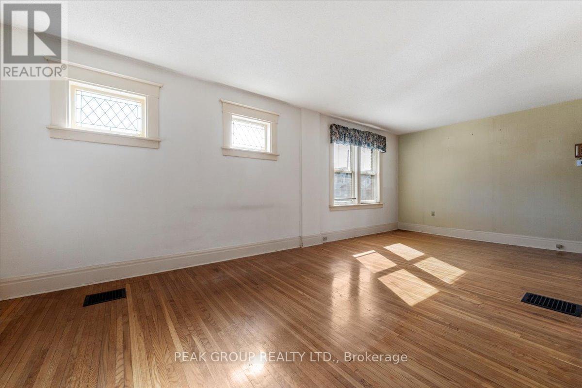 5212 Bridge Street, Niagara Falls, Ontario  L2E 2T3 - Photo 7 - X12394713