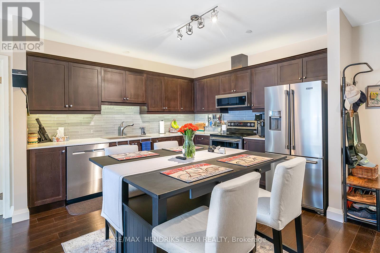 102 - 26 Wellington Street, St. Catharines, Ontario  L2R 5P8 - Photo 8 - X12394887