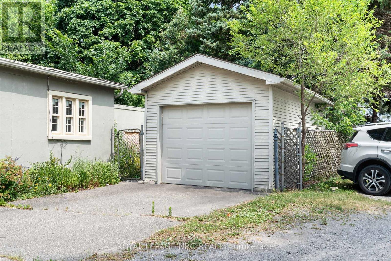 228 King Street, St. Catharines, Ontario  L2R 3J9 - Photo 11 - X12395906