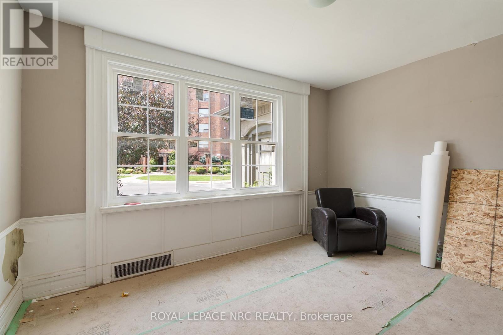 228 King Street, St. Catharines, Ontario  L2R 3J9 - Photo 13 - X12395906