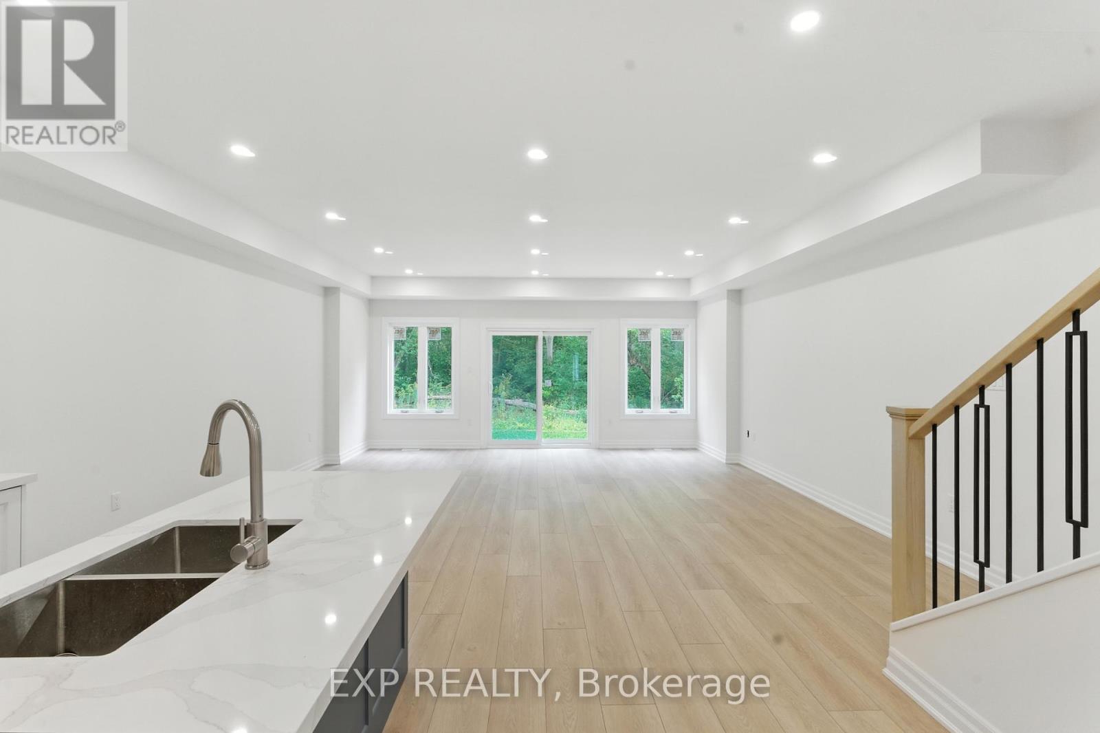 116 Forks Road E, Welland, Ontario  L3B 5K5 - Photo 3 - X12398283