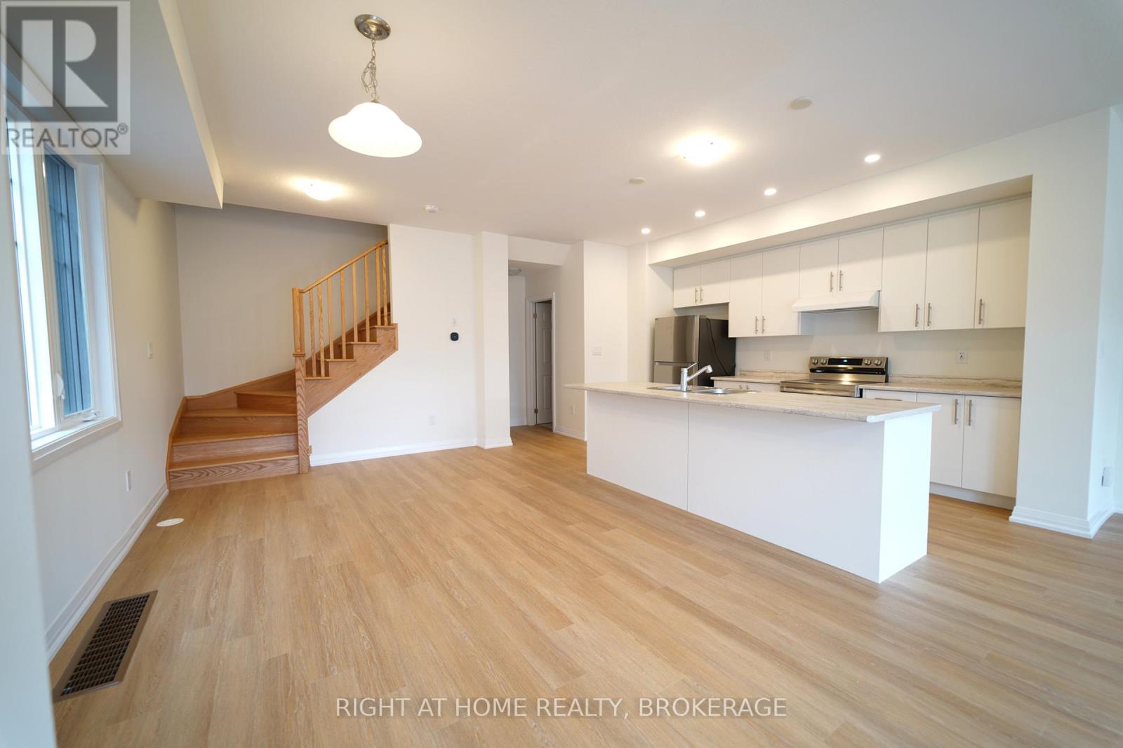 23 St. Lawrence Road, Haldimand, Ontario  N3W 0K1 - Photo 6 - X12402388
